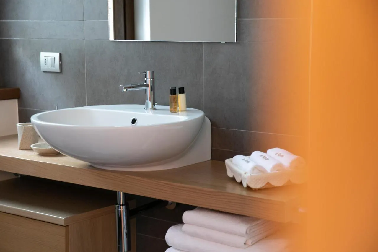 *** Bed & Breakfast Ai Ronchi B&B Riva di Solto Italia